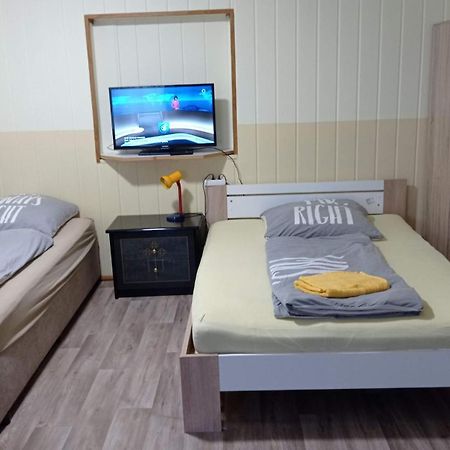 Gaestezimmer Sommer Locktow エクステリア 写真